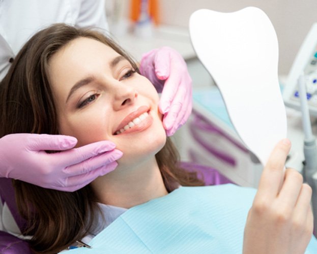 patient visiting cosmetic dentist 